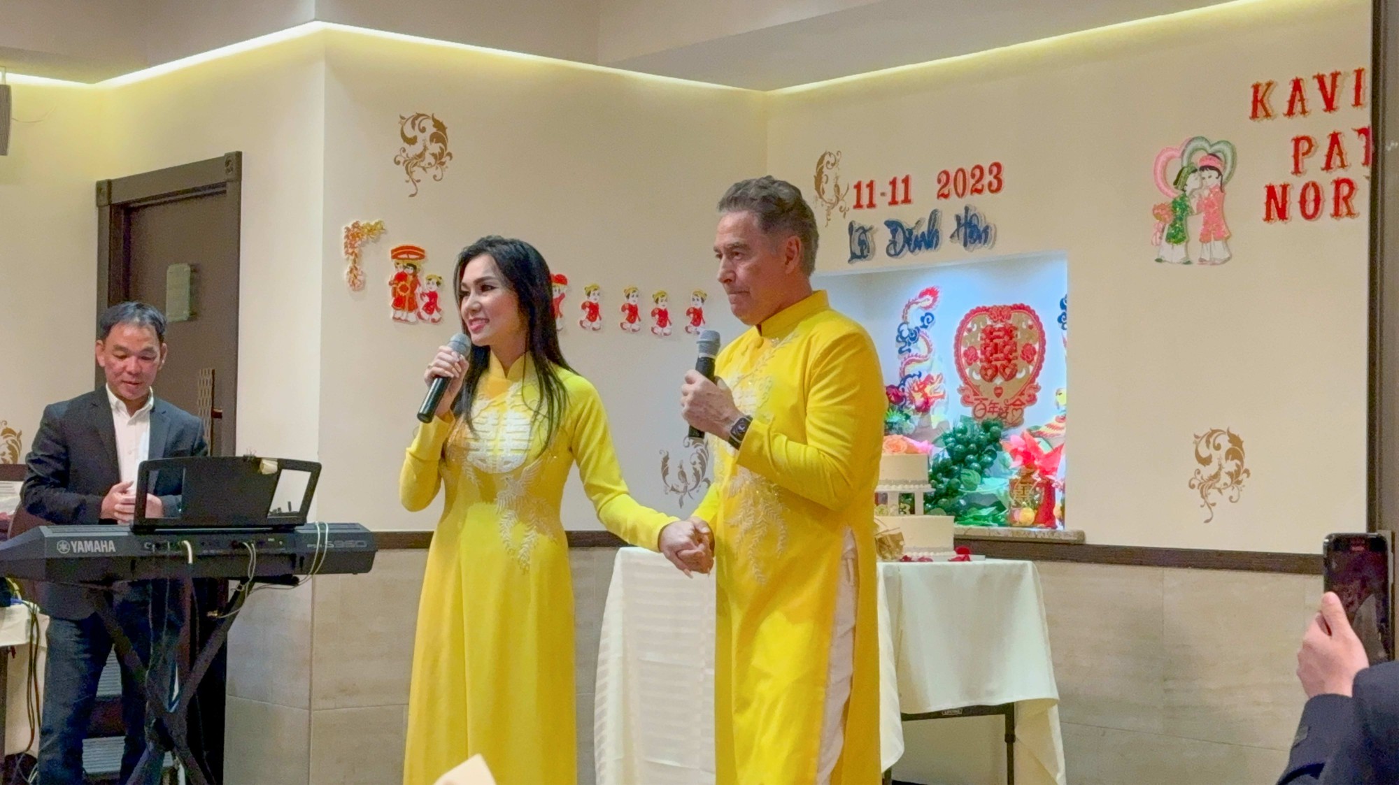 Ca sĩ Việt kết hôn với CEO công ty công nghệ vũ trụ Mỹ