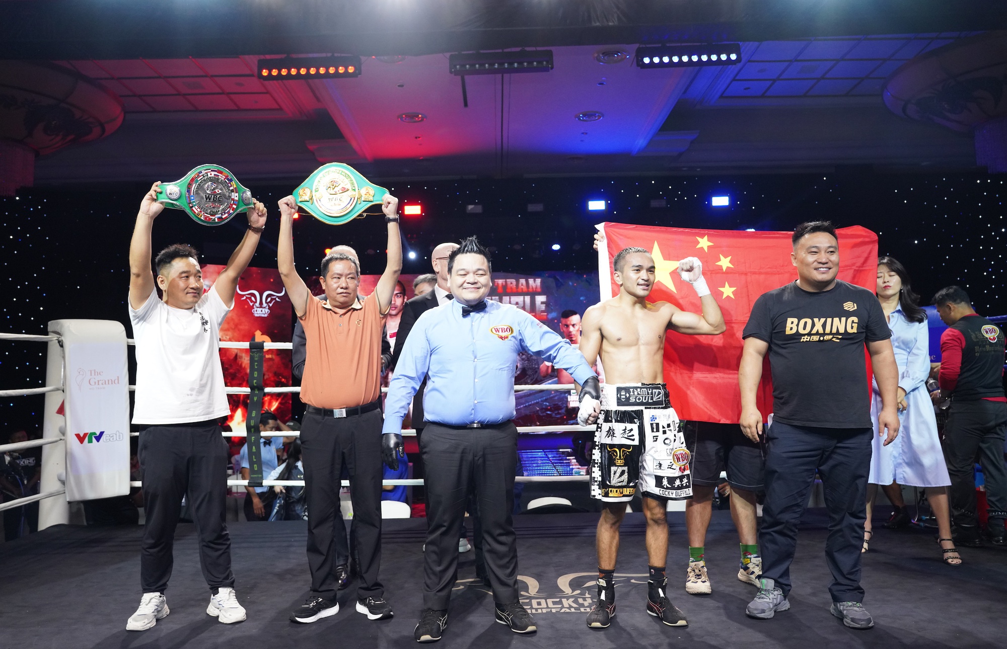 Mưa knock-out WBO Global Title Match, Trần Văn Thảo thắng kịch tính võ sĩ người Mexico - Ảnh 6.