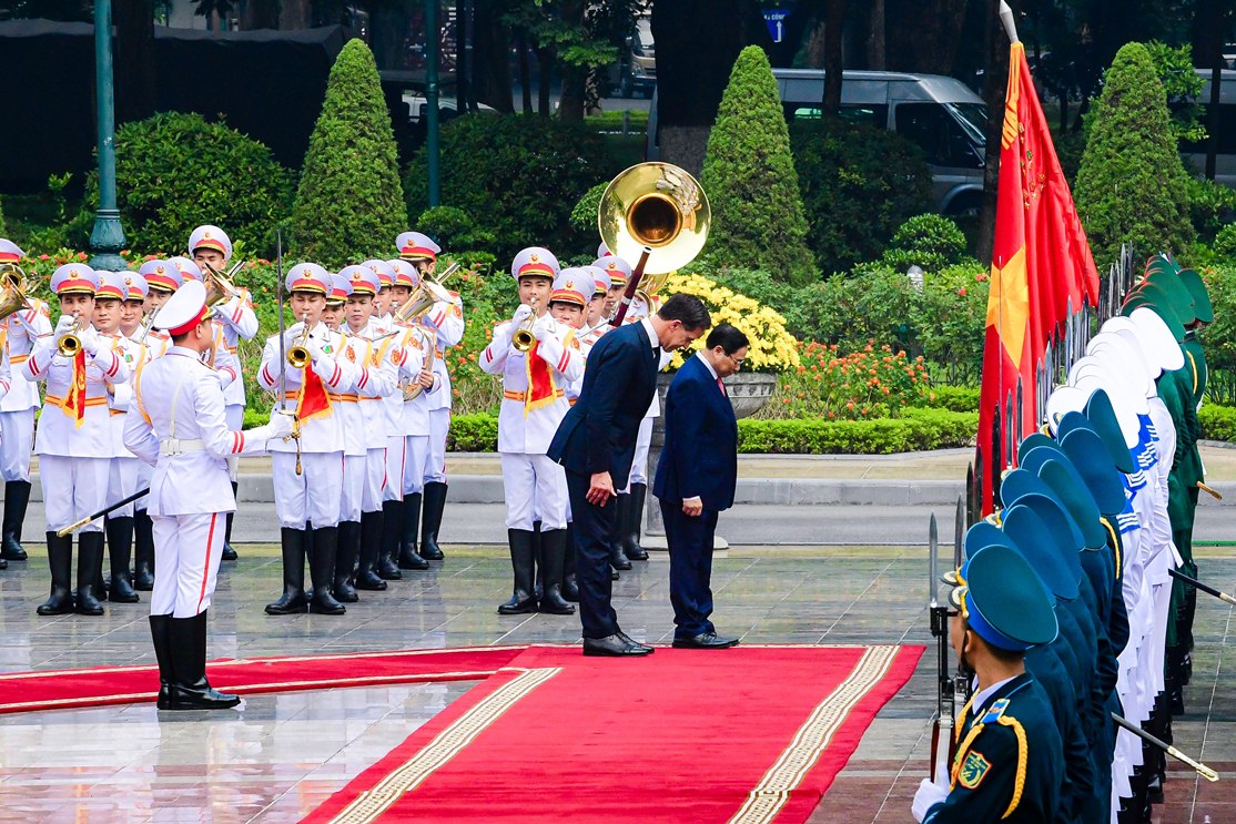 Cận cảnh Thủ tướng Phạm Minh Chính đón Thủ tướng Hà Lan - Ảnh 5.