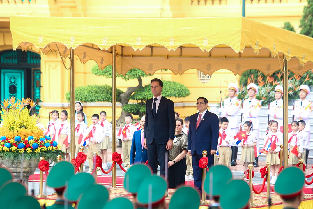 Cận cảnh Thủ tướng Phạm Minh Chính đón Thủ tướng Hà Lan - Ảnh 4.