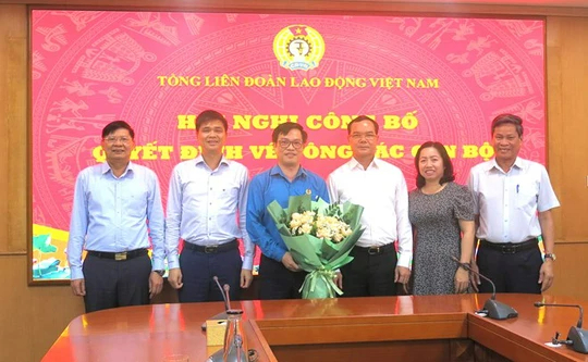 TS Vũ Minh Tiến làm Trưởng Ban Chính sách - Pháp luật Tổng LĐLĐ Việt Nam - Ảnh 3. TS Vũ Minh Tiến làm Trưởng Ban Chính sách - Pháp luật Tổng LĐLĐ Việt Nam - Ảnh 3.