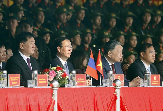 Chủ tịch nước và Tổng thống Mông Cổ xem Cảnh sát Kỵ binh trình diễn võ thuật trên lưng ngựa - Ảnh 6.