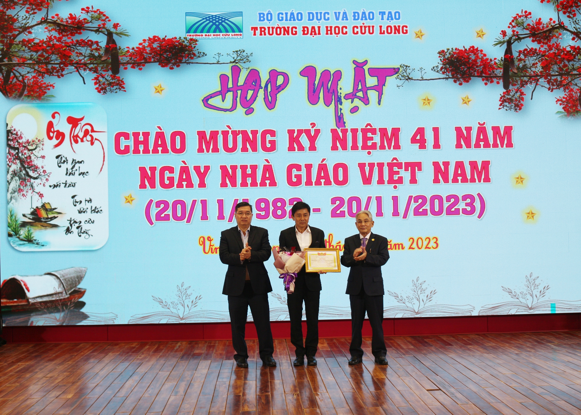 Trường Đại học Cửu Long họp mặt kỷ niệm 41 năm Ngày Nhà giáo Việt Nam - Ảnh 9.