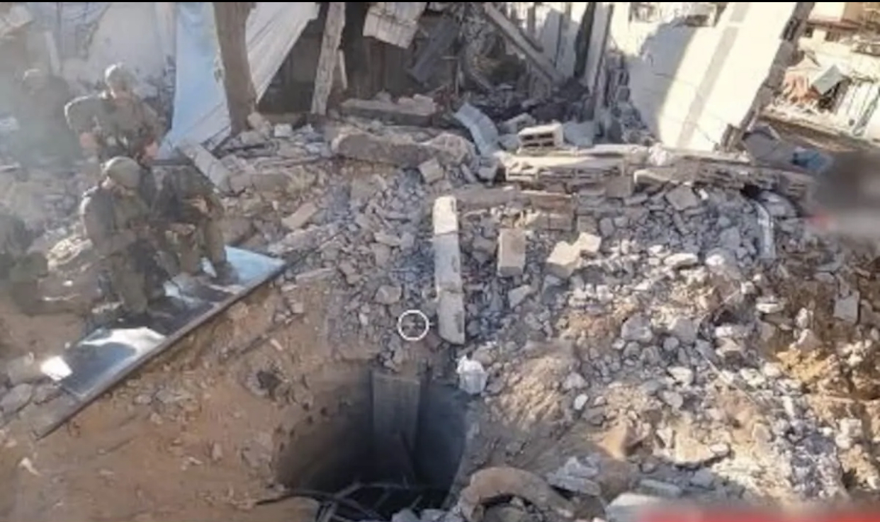 Israel releases video of tunnel under Gaza's largest hospital - Photo 1.