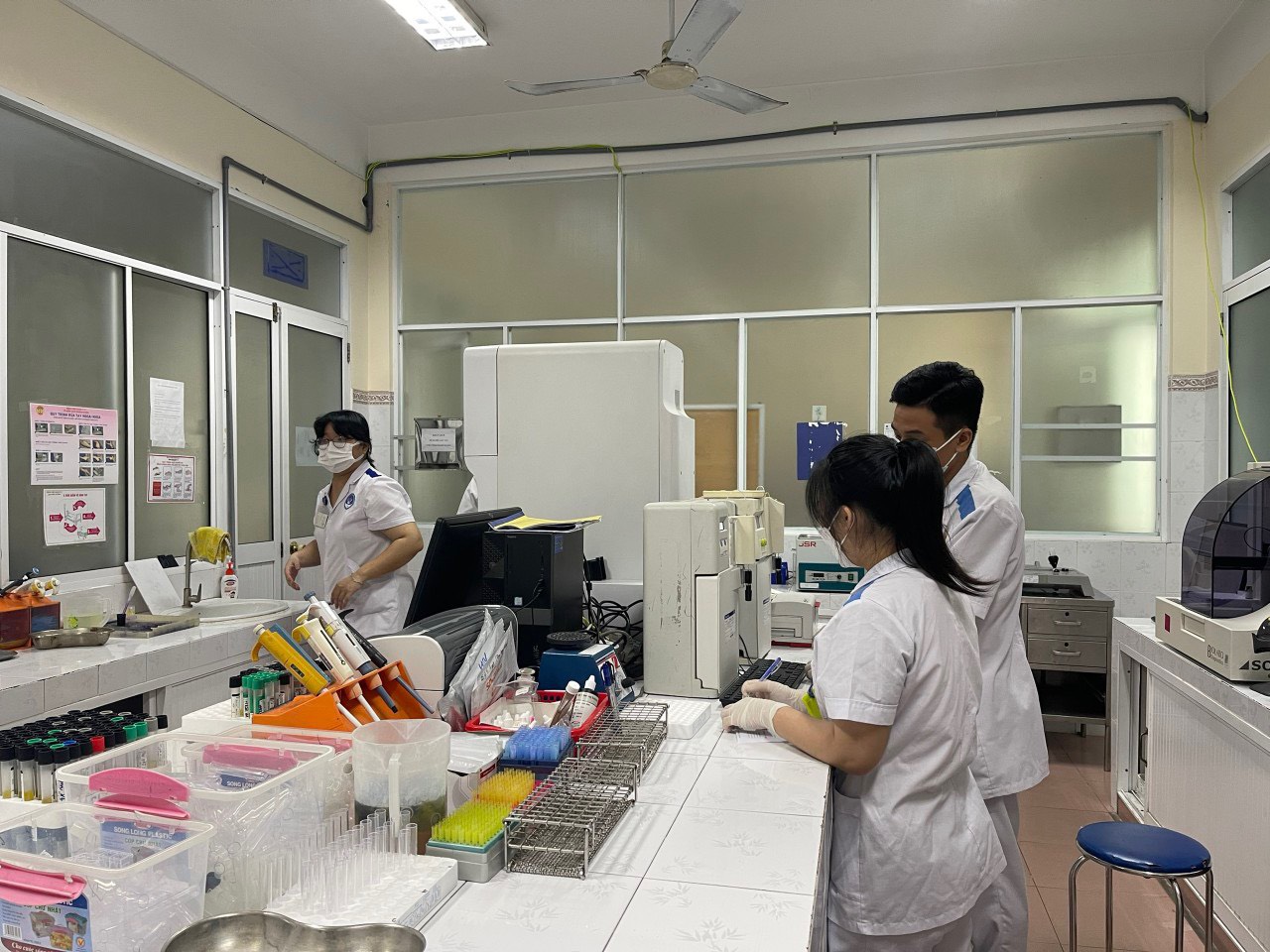 Cao đẳng Y sĩ Đa khoa: “Lấp khoảng trống” nguồn nhân lực thiếu hụt - Ảnh 2.