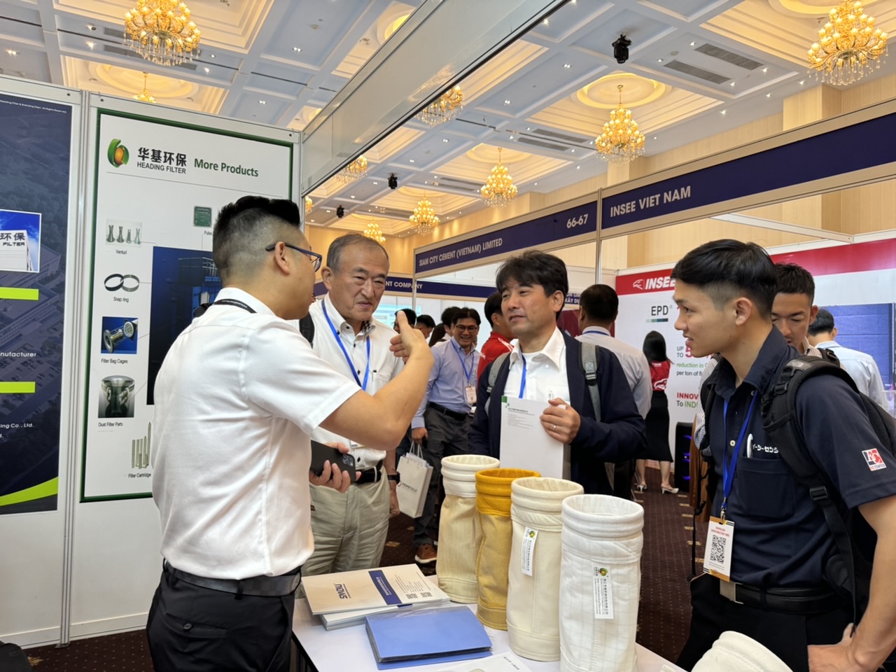 Khai mạc triển lãm máy móc, thiết bị xi măng - bê tông Việt Nam 2023 - Ảnh 3. Khai mạc triển lãm máy móc, thiết bị xi măng - bê tông Việt Nam 2023 - Ảnh 3.