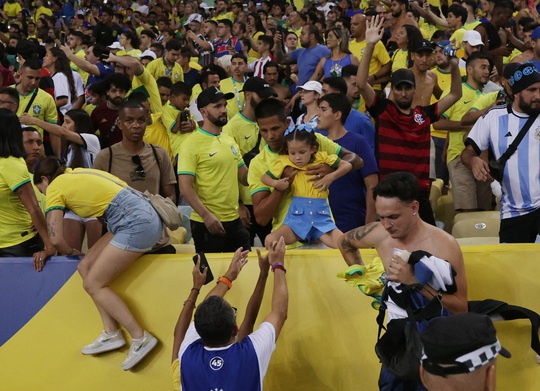 Lập kỷ lục buồn, Brazil đối mặt án phạt sau trận thua bạo lực trước Argentina - Ảnh 1.