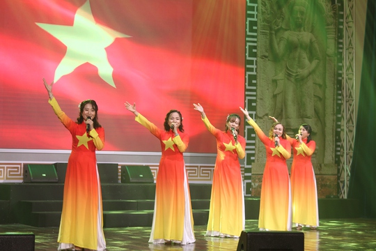 Liên hoan văn nghệ chào mừng Đại hội XIII Công đoàn Việt Nam - Ảnh 7.