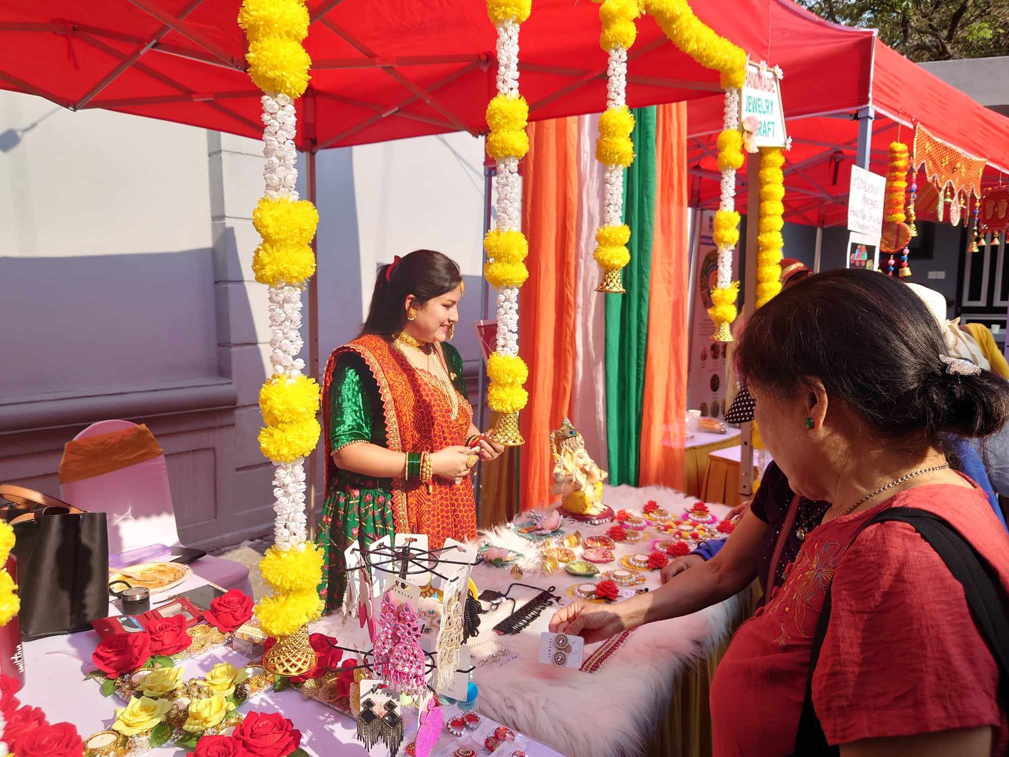 Rực rỡ sắc màu văn hóa Ấn Độ tại Hà Nội - Ảnh 1.