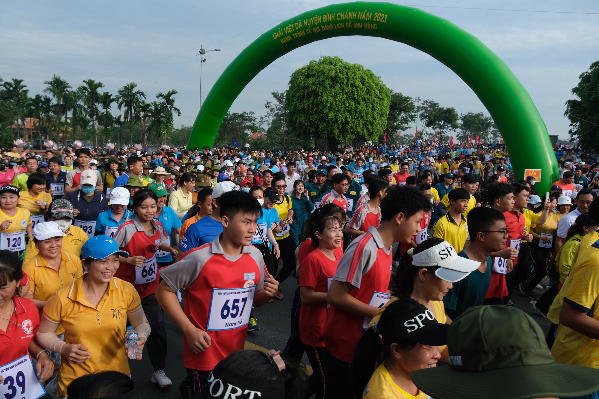 Hơn 2.000 người tham gia giải chạy “Hành trình tìm về địa danh lịch sử anh hùng - Ảnh 4.