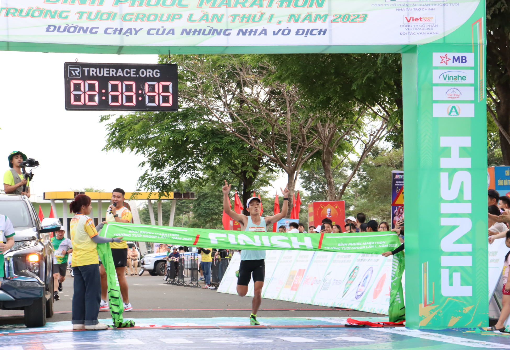 Hoàng Nguyên Thanh vô địch Giải marathon Bình Phước 2023 - Ảnh 6.