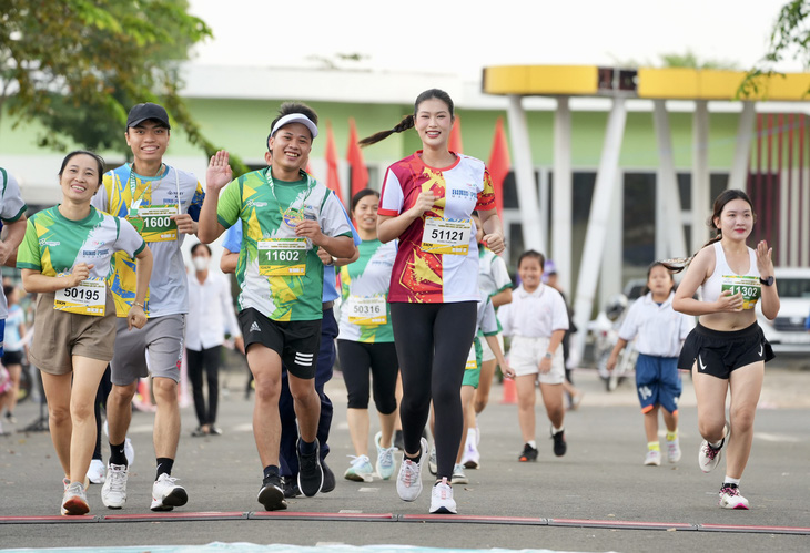 Hoàng Nguyên Thanh vô địch Giải marathon Bình Phước 2023 - Ảnh 2.