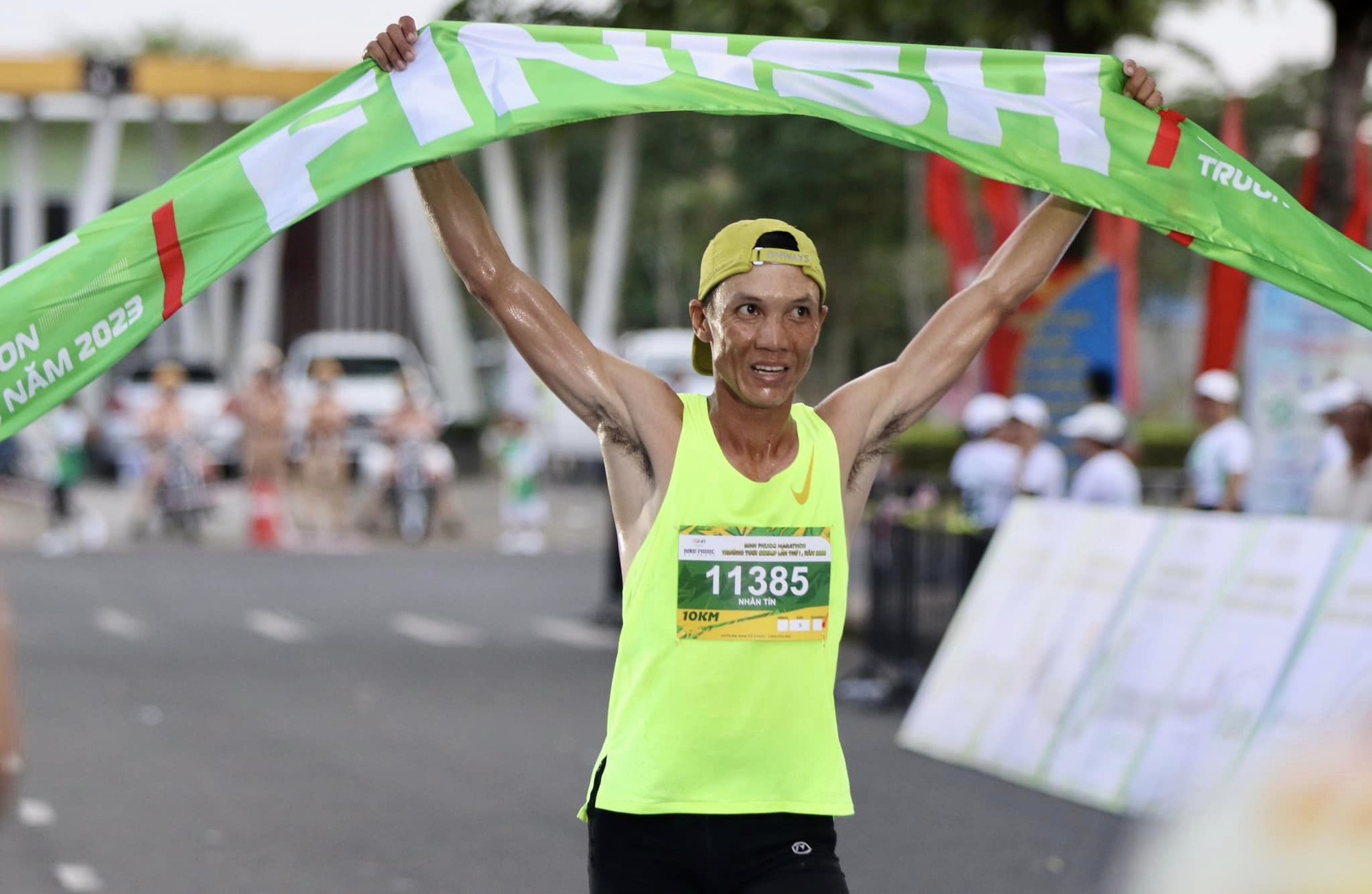 Hoàng Nguyên Thanh vô địch Giải marathon Bình Phước 2023 - Ảnh 3.