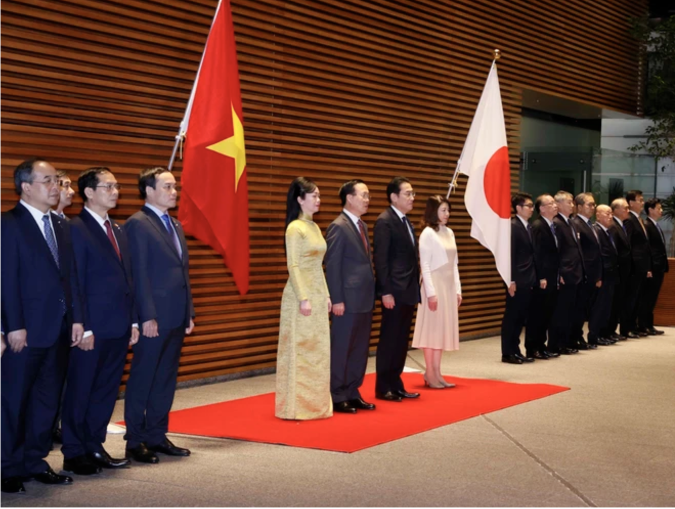 Thủ tướng Kishida Fumio chủ trì lễ đón chính thức Chủ tịch nước Võ Văn Thưởng - Ảnh 1.