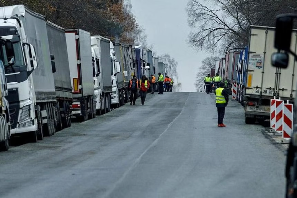 Tài xế và nông dân Ba Lan vây kín cửa khẩu với Ukraine
