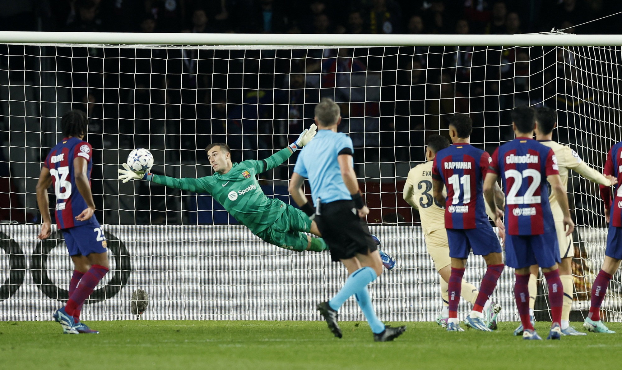 Hai sao Bồ định đoạt đại chiến, Barcelona sớm giành vé vòng 2 Champions League - Ảnh 1.