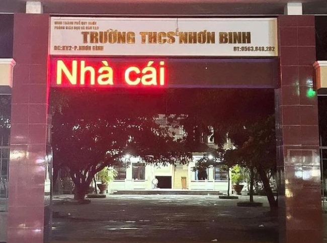 Sau sự cố “dòng chữ lạ” xuất hiện ở một trường học, Sở GD-ĐT Bình Định chỉ đạo khẩn - Ảnh 1.