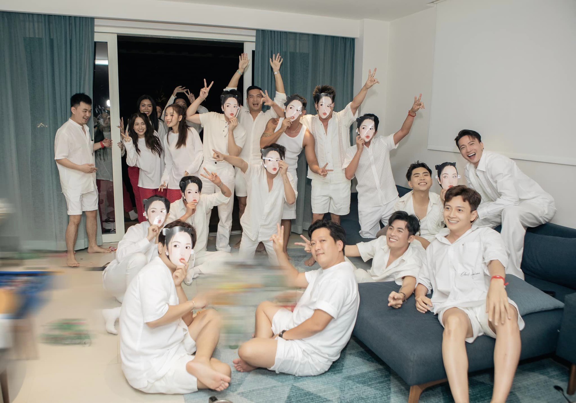 Showbiz Việt trẩy hội ăn cưới Puka - Gin Tuấn Kiệt - Ảnh 24.