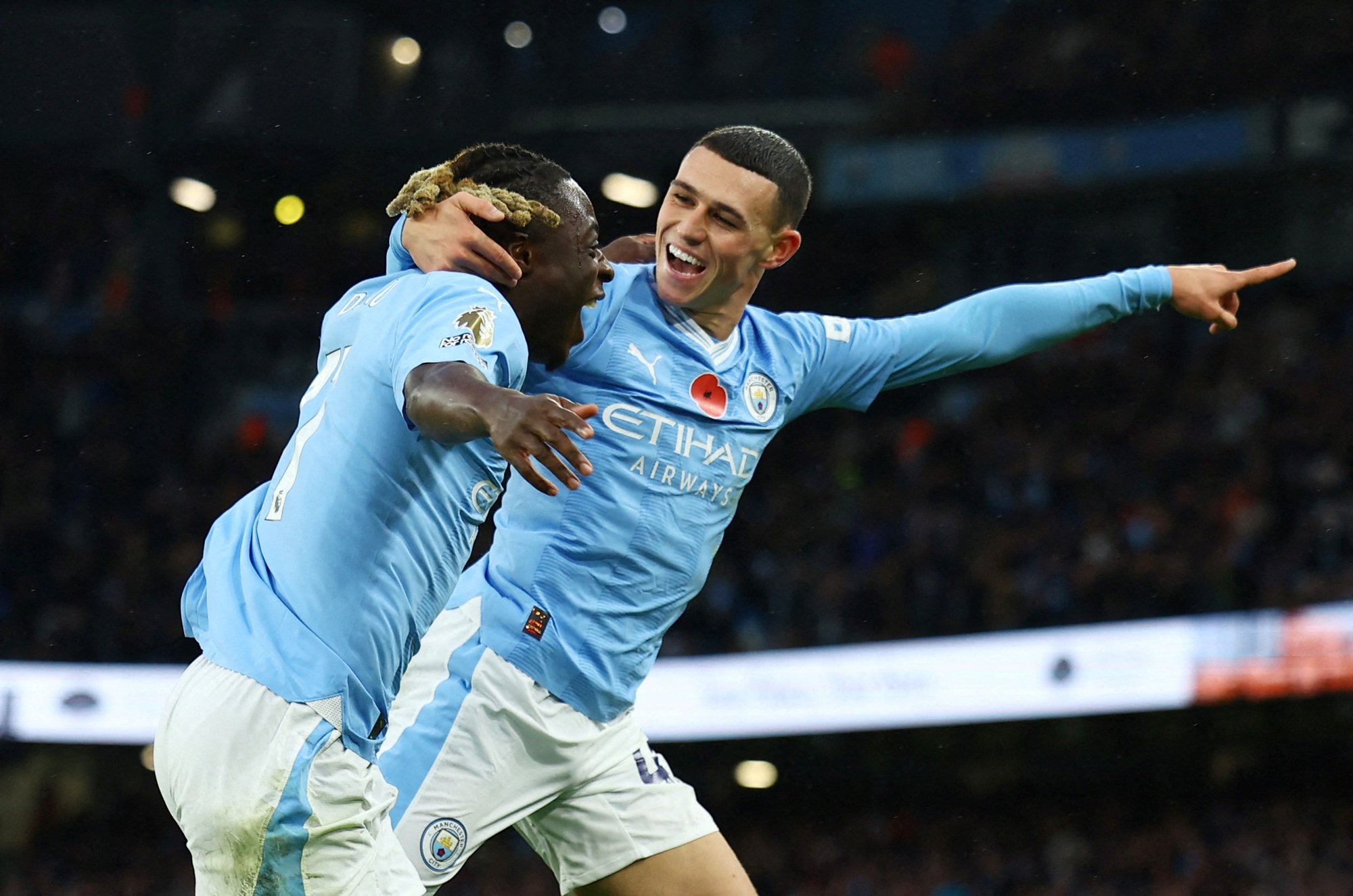 Man City đánh tennis với Bournemouth, Arsenal thua sốc vì VAR - Ảnh 4.