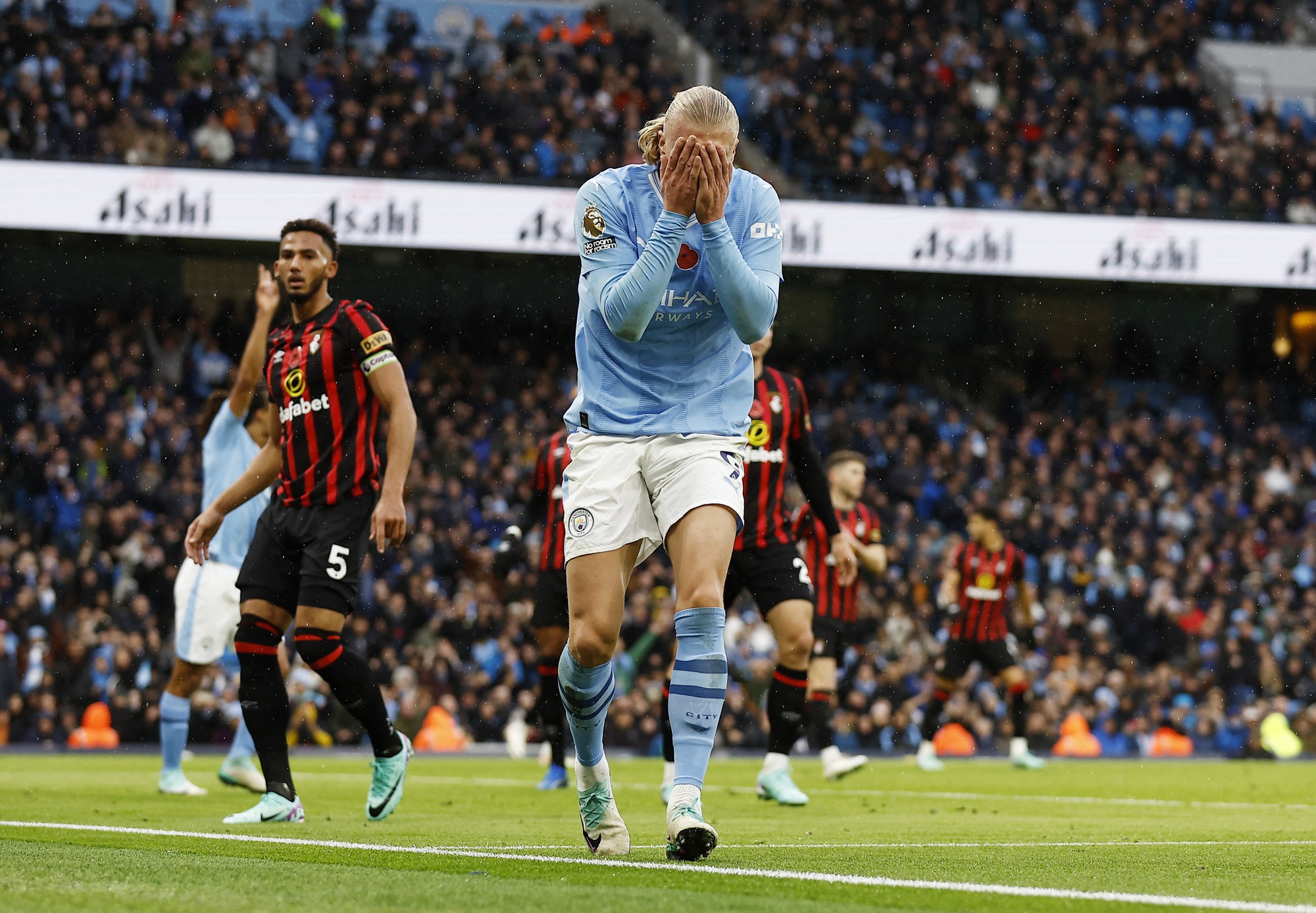 Man City đánh tennis với Bournemouth, Arsenal thua sốc vì VAR - Ảnh 1.