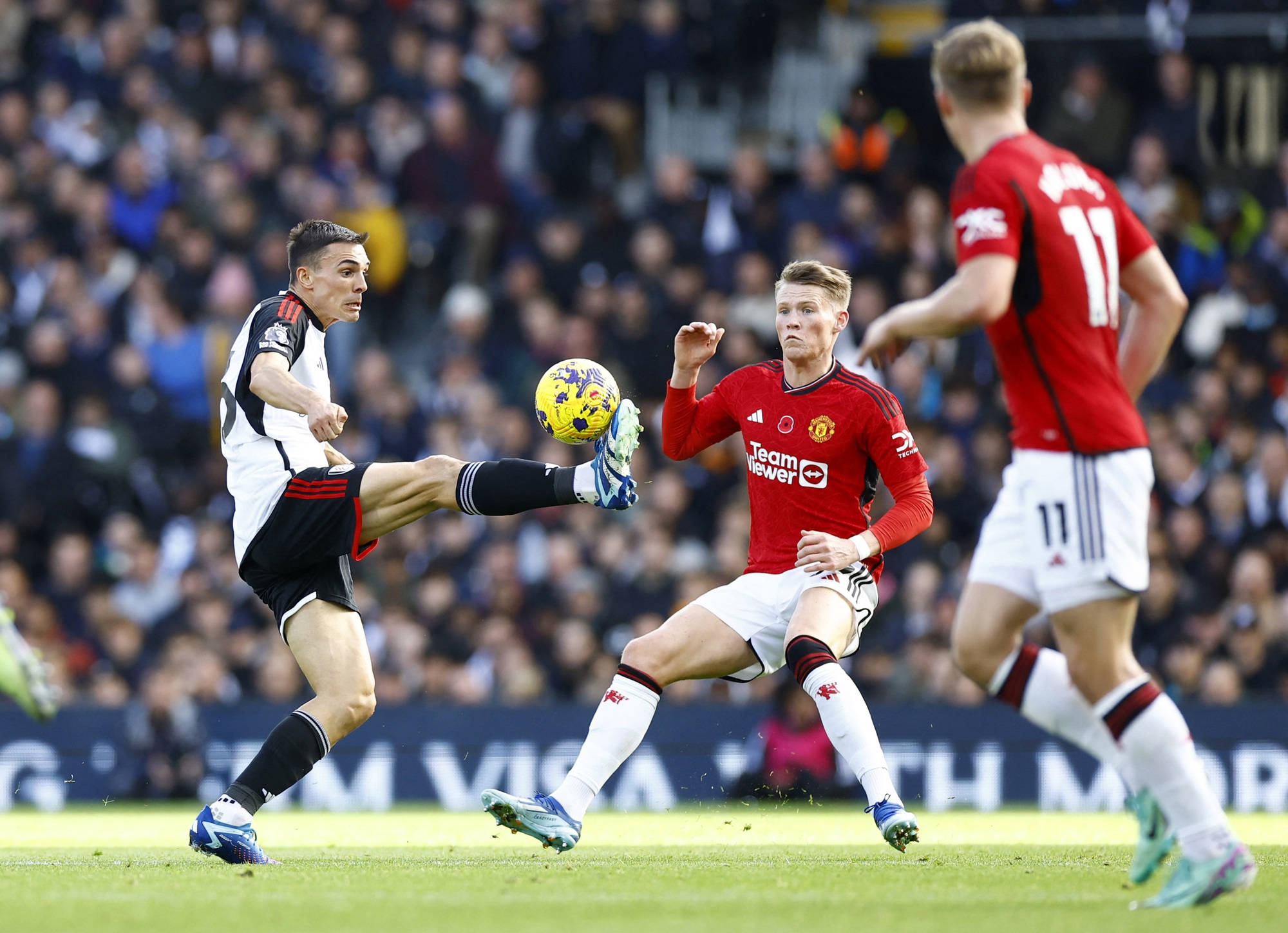 Đội trưởng tỏa sáng phút bù giờ, Man United thắng nghẹt thở Fulham - Ảnh 4.