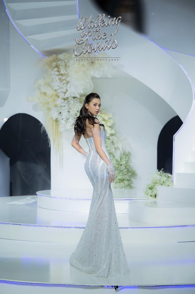 Hoa hậu Tiểu Vy, Mai Phương lộng lẫy đầm cưới - Ảnh 4.