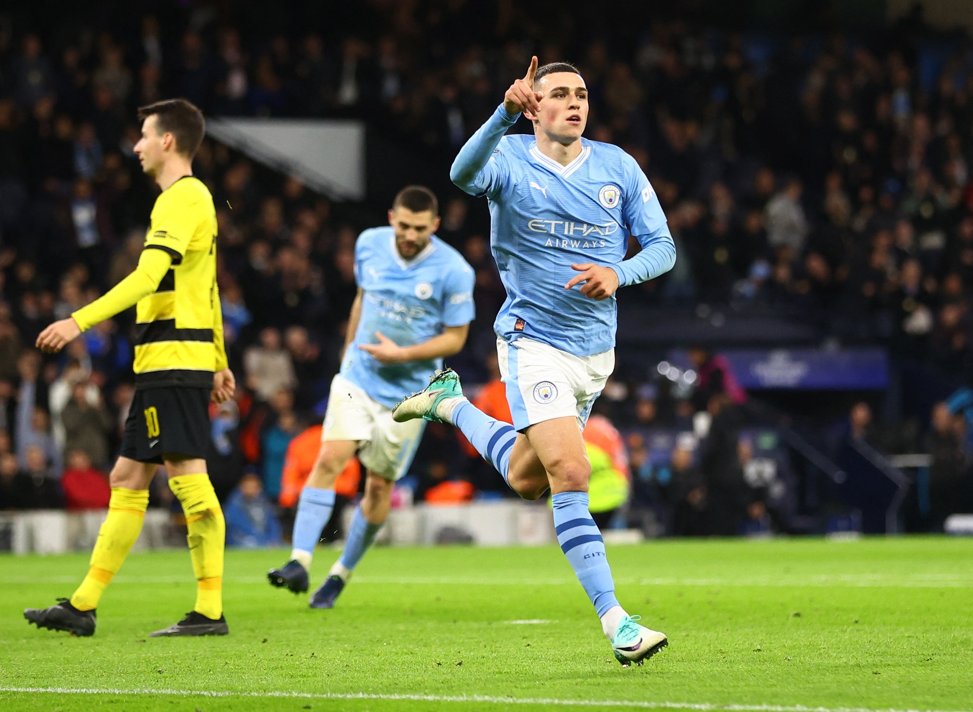 Haaland chói sáng, Man City hủy diệt Young Boys giành vé sớm - Ảnh 3.