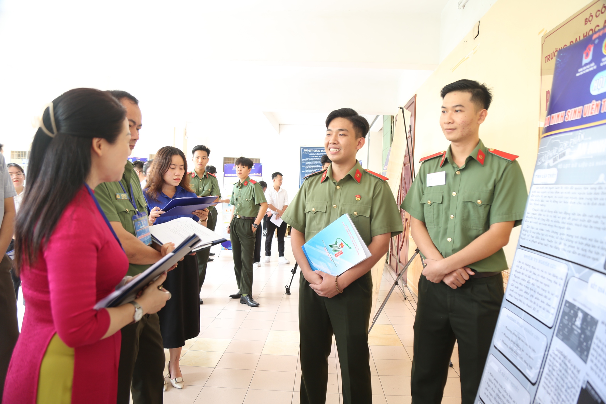 Những mối nguy hại không ngờ của không gian mạng đối với sinh viên - Ảnh 2.