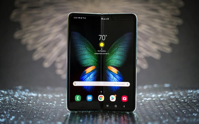 Samsung bỏ quên Galaxy Fold đời đầu, người dùng nói gì? - Ảnh 1.