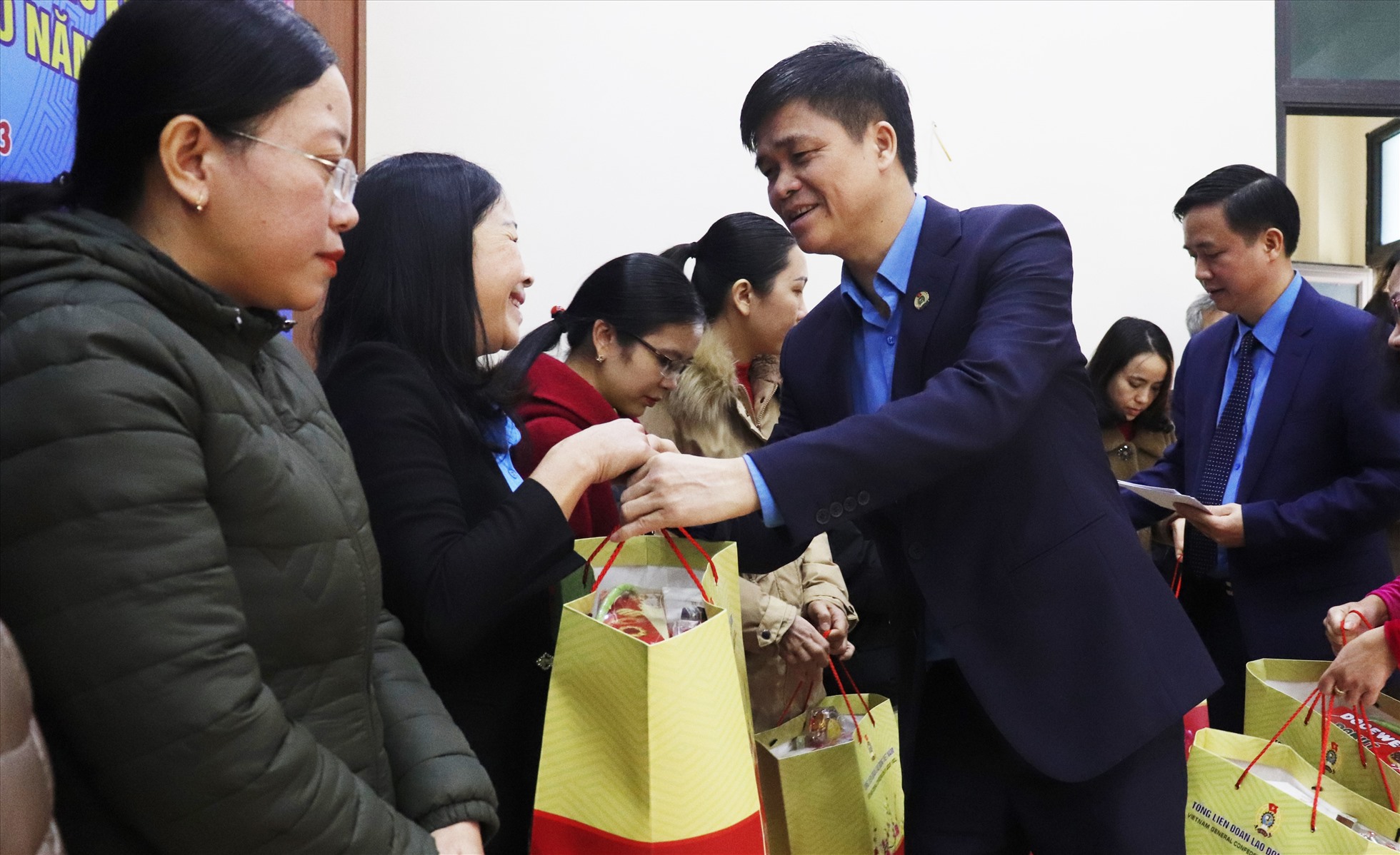 Đảm bảo tất cả đoàn viên, người lao động đều có Tết Nguyên đán Giáp Thìn  2024 - Báo Người lao động