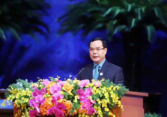 Ông Nguyễn Đình Khang - Ủy viên Trung ương Đảng, Chủ tịch Tổng LĐLĐ Việt Nam - phát biểu tại phiên thứ nhất Đại hội XIII Công đoàn Việt Nam