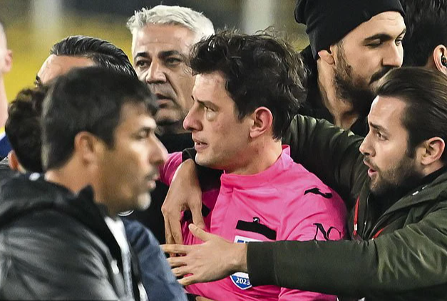 Trọng tài bị tấn công dã man, bóng đá Thổ Nhĩ Kỳ hỗn loạn- Ảnh 6.