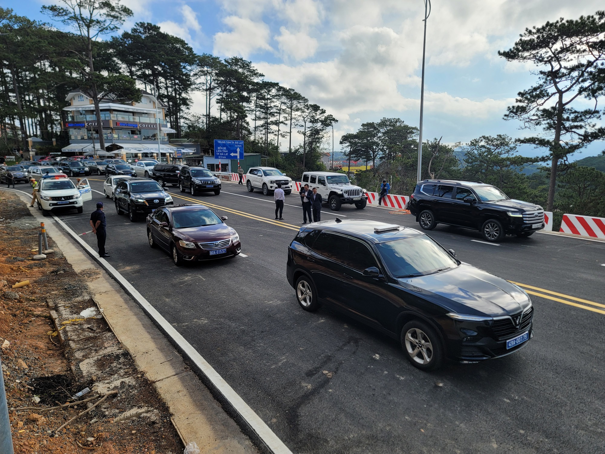  Sáng nay, thông xe 3 km đèo Prenn nối TP Đà Lạt với hồ Tuyền Lâm- Ảnh 4.