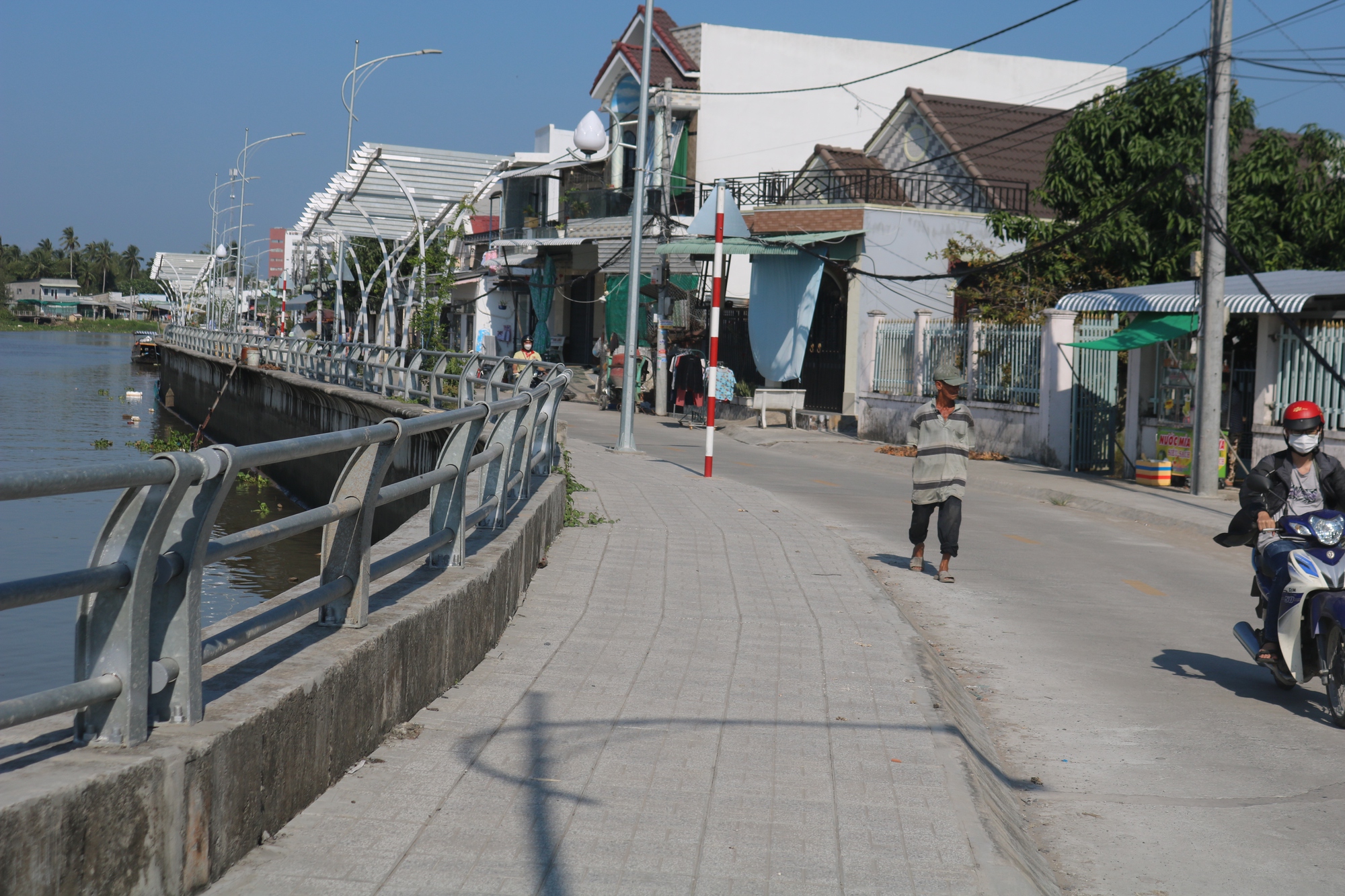 Kè hàng trăm tỉ đồng ở Cần Thơ: Một bên "cười", một bên"khóc"- Ảnh 2.