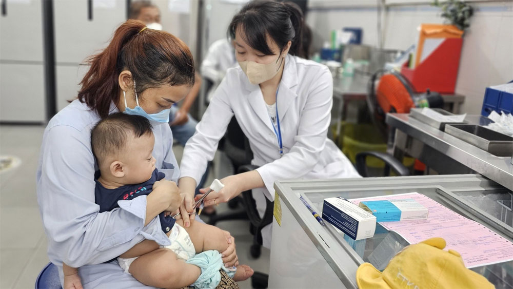 Tiêm chủng Vắc xin mở rộng
