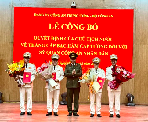 Phó Giám đốc Công an TP HCM Mai Hoàng được thăng quân hàm thiếu tướng- Ảnh 1.