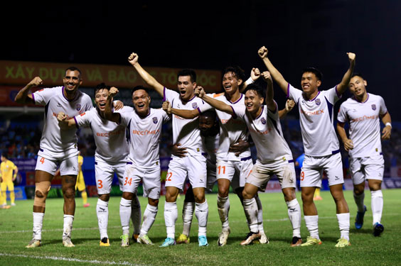 Bình Dương đang khiến cuộc đua vô địch V-League trở nên hấp dẫnẢnh: QUỐC AN