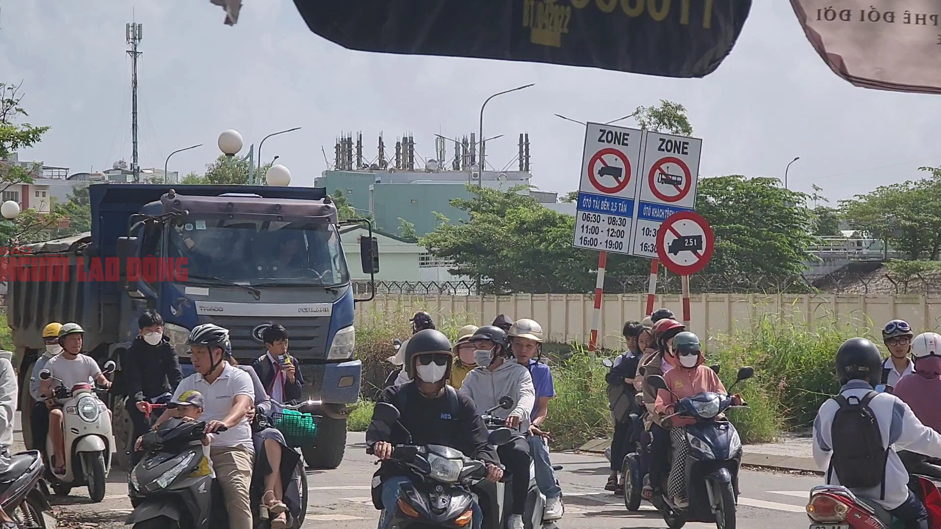 Giữa cao điểm công an Đà Nẵng ra quân, xe tải trọng lớn vẫn ngang nhiên vào đường cấm- Ảnh 5.