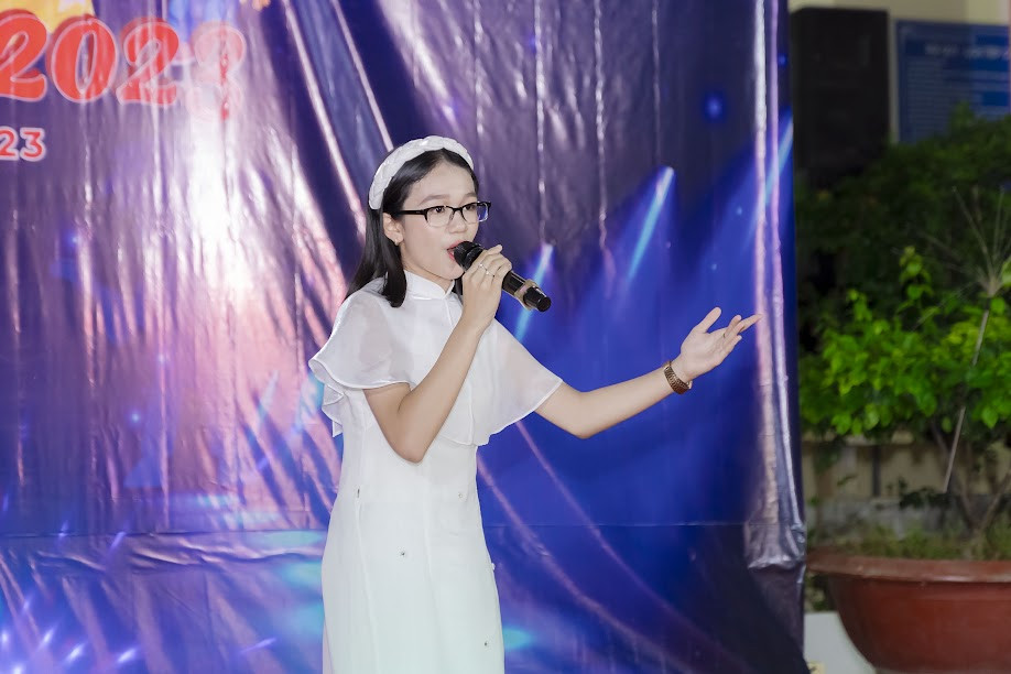 Nguyễn Minh Thư - Dấu ấn khó quên trong đêm giao lưu tại Trường