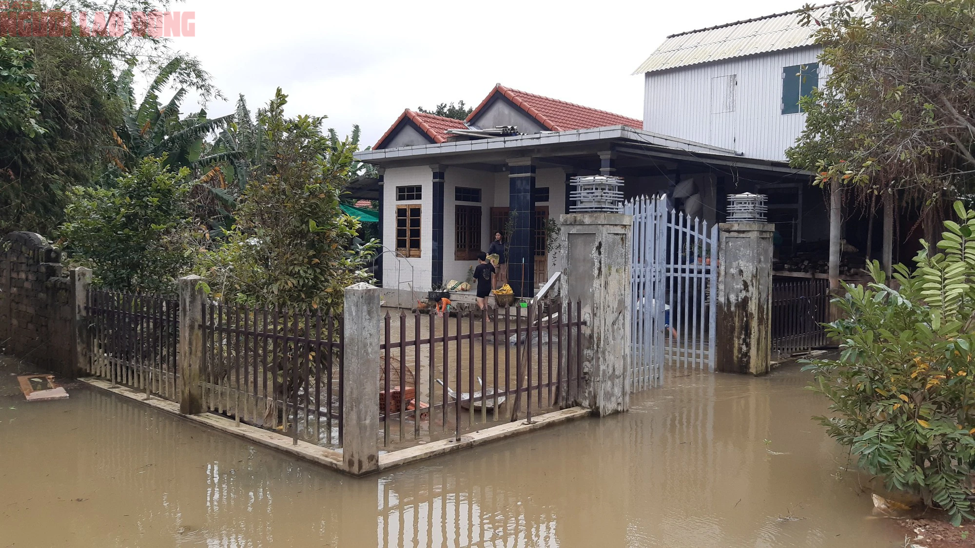 CLIP: Nhiều vùng ở Thừa Thiên- Huế bất ngờ bị ngập sâu- Ảnh 3.