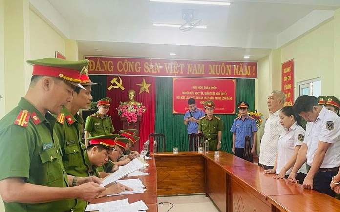 Cựu Giám đốc Cảng vụ Hàng hải Quảng Nam bị truy tố vì lập hóa đơn khống - Ảnh 2.