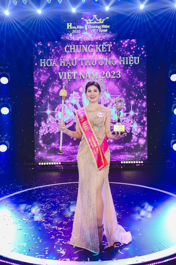 Doanh nhân Hải Phòng Lê Thị Liệu đăng quang Hoa hậu

- Ảnh 1.