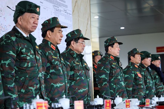 Thủ tướng Phạm Minh Chính dự diễn tập chiến thuật bắn đạn thật có Su-30MKII- Ảnh 1. Thủ tướng Phạm Minh Chính dự diễn tập chiến thuật bắn đạn thật có Su-30MKII- Ảnh 1.