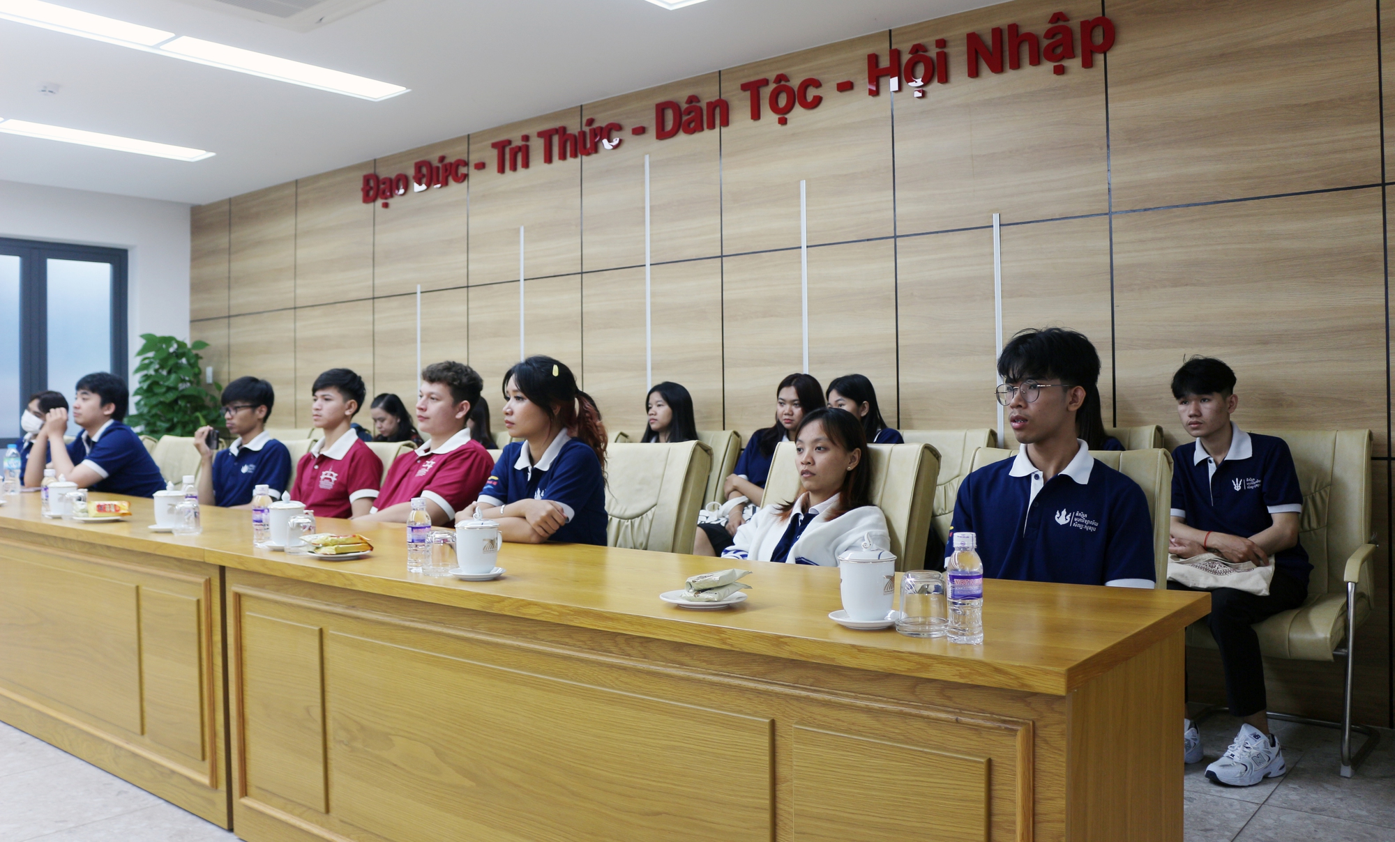 Trường ĐH Mỹ thuật Hoàng gia Campuchia và Trường ĐH Cửu Long mong muốn cùng hợp tác- Ảnh 5.