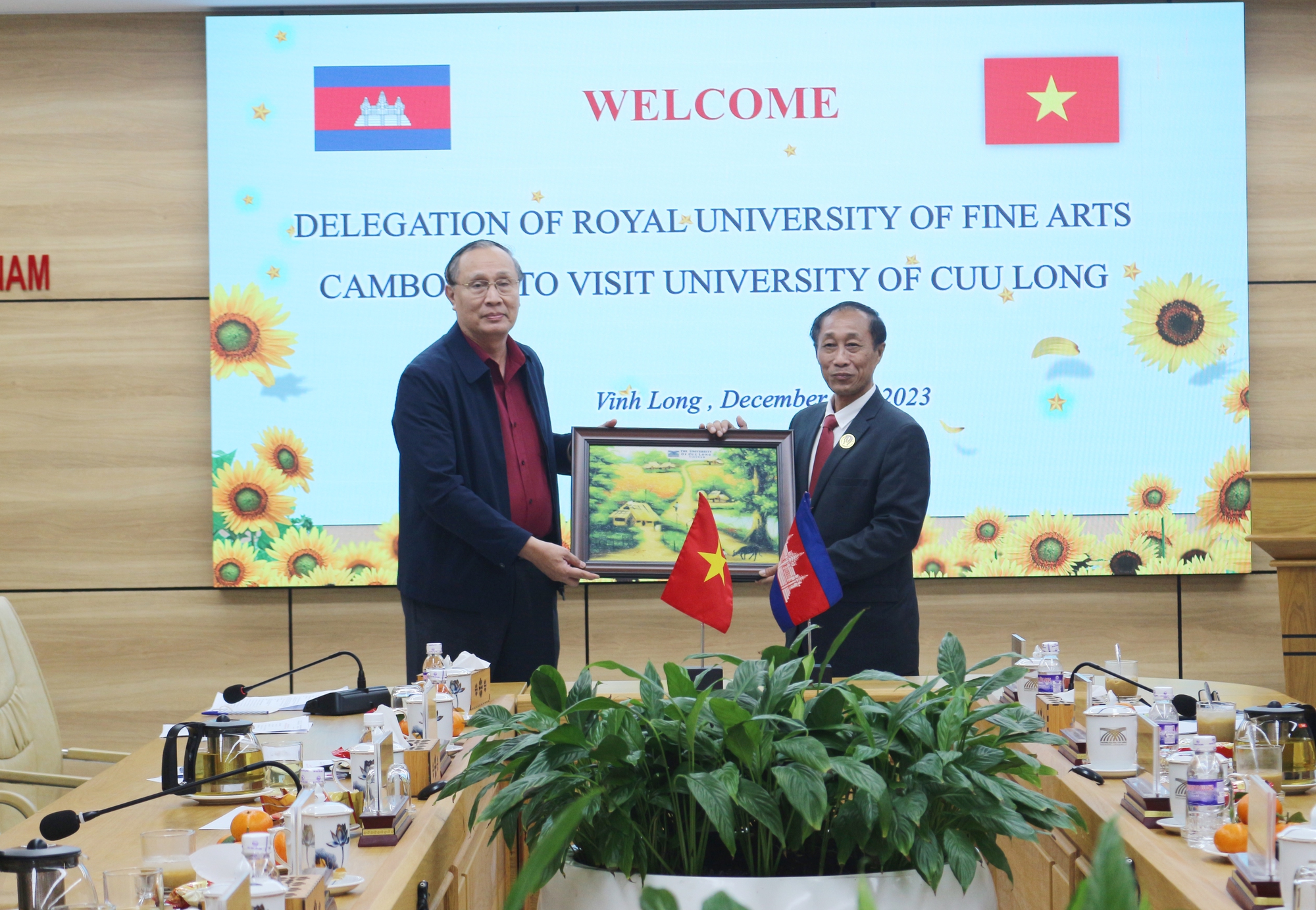 Trường ĐH Mỹ thuật Hoàng gia Campuchia và Trường ĐH Cửu Long mong muốn cùng hợp tác- Ảnh 6.