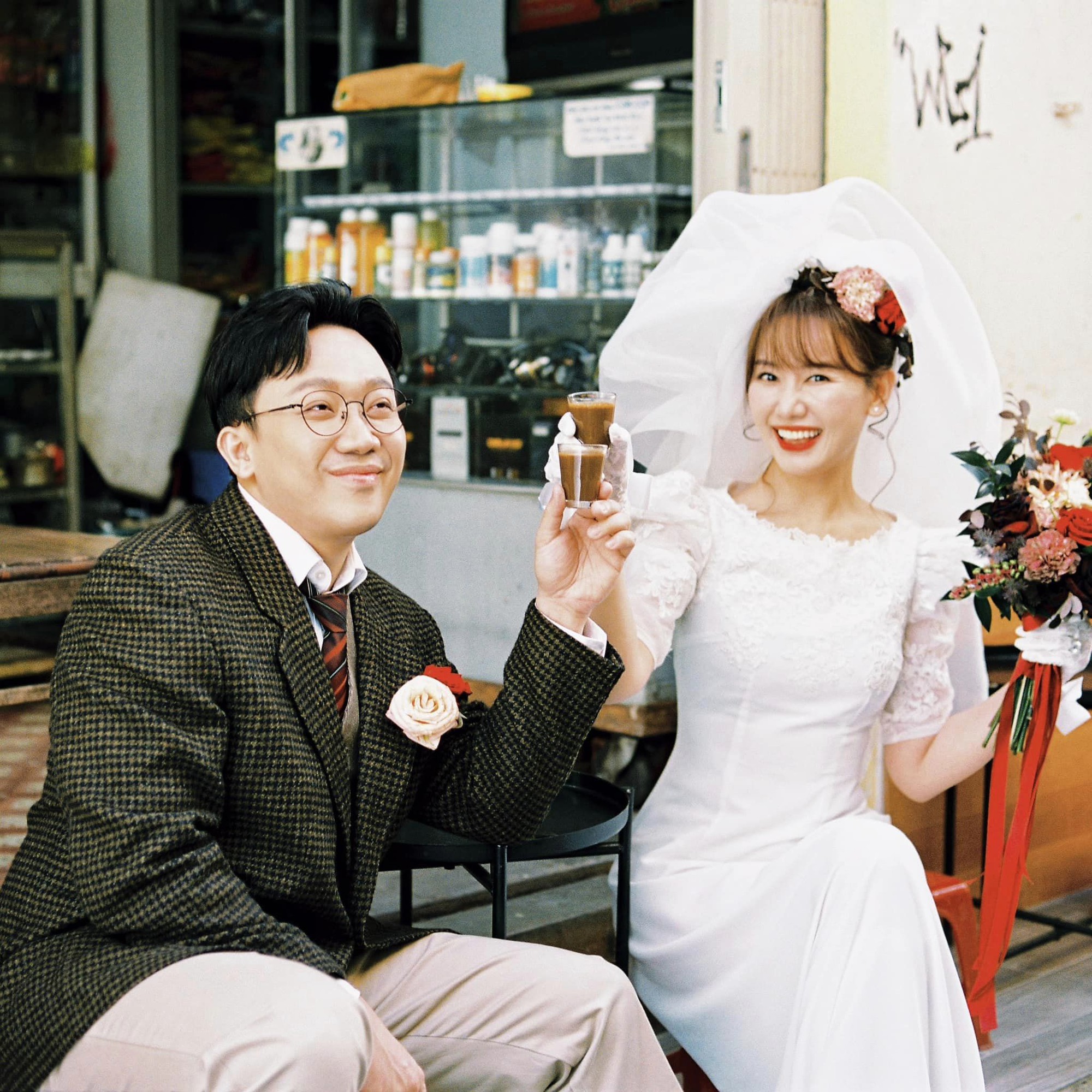 Trấn Thành - Hari Won tung ảnh kỷ niệm ngày cưới vui nhộn- Ảnh 33.