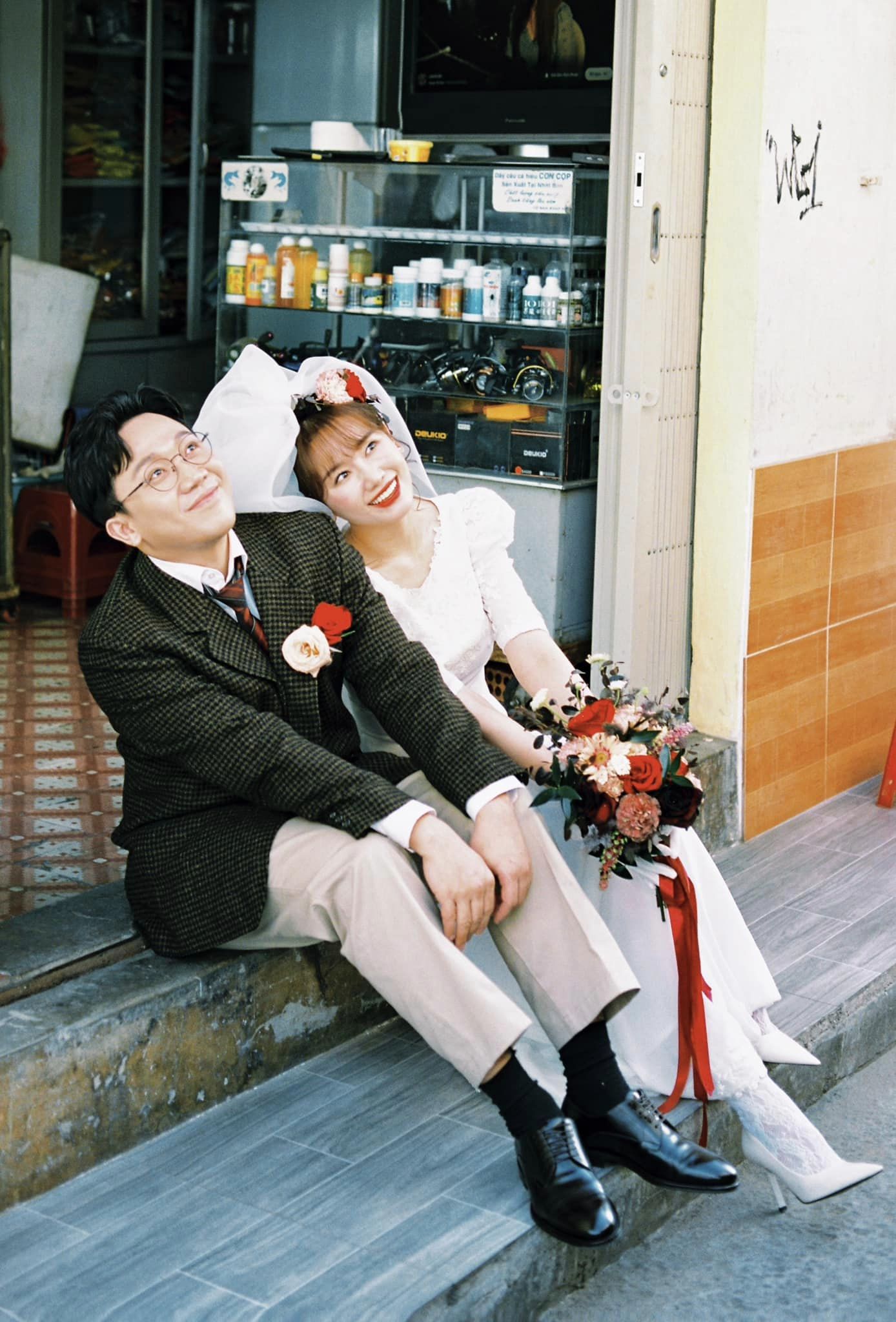 Trấn Thành - Hari Won tung ảnh kỷ niệm ngày cưới vui nhộn- Ảnh 14.