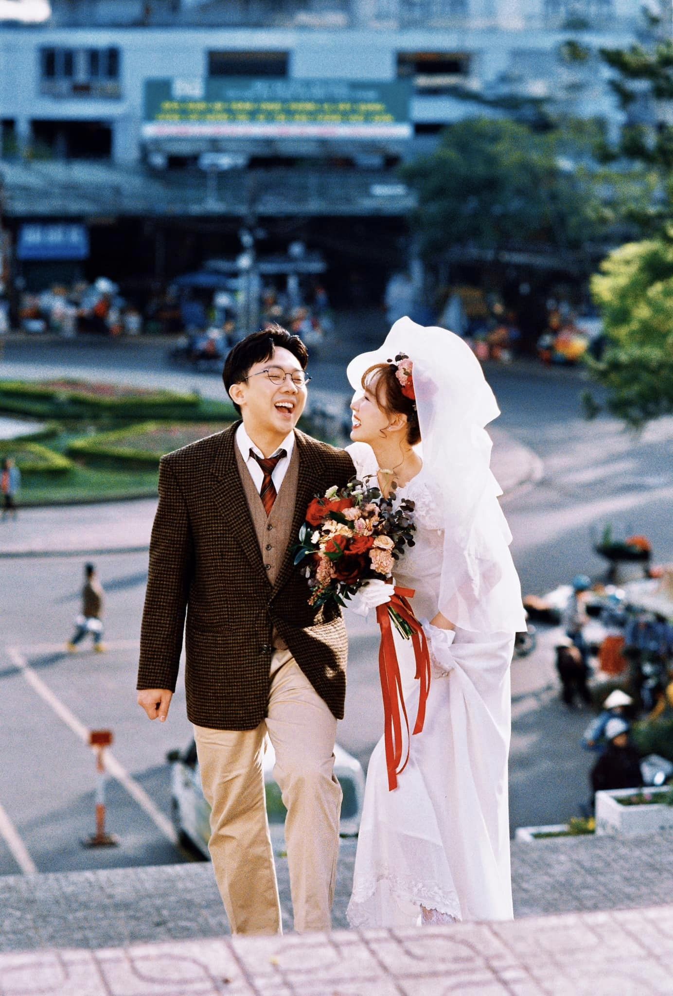 Trấn Thành - Hari Won tung ảnh kỷ niệm ngày cưới vui nhộn- Ảnh 20.