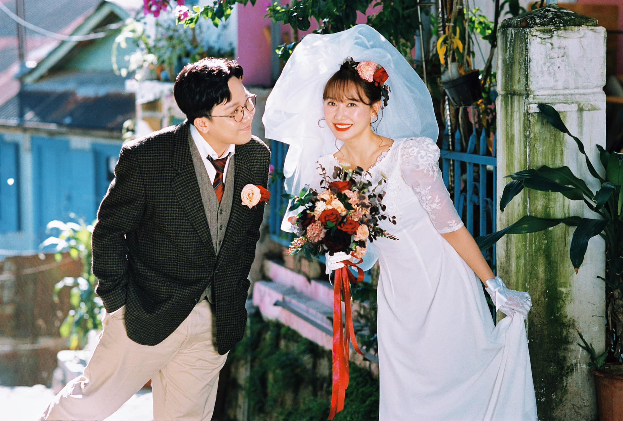 Trấn Thành - Hari Won tung ảnh kỷ niệm ngày cưới vui nhộn- Ảnh 3.