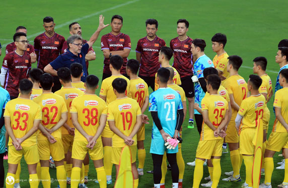 Tuyển Việt Nam của HLV Troussier có sự góp mặt của nhiều cầu thủ trẻ chuẩn bị cho vòng chung kết Asian Cup 2023 Ảnh: VFF